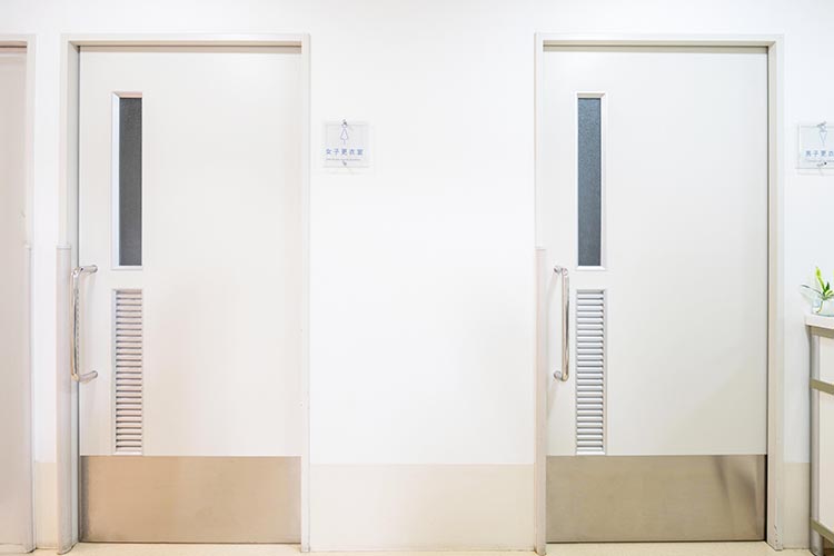 男性更衣室・女性更衣室